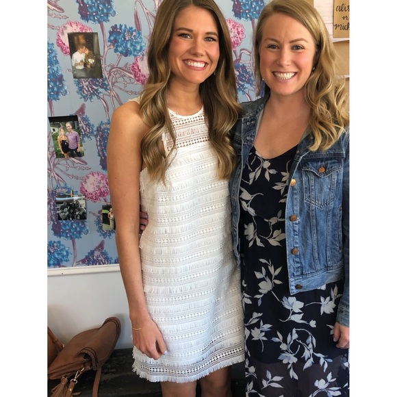 Cute white dress - Picture 3 of 3